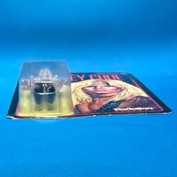 NEW ~ MOTLEY CRUE ~ VINCE NEIL ~ SHOUT AT THE DEVIL ~ COLLECTIBLE ACTION FIGURE - Picture 6 of 10